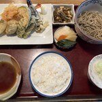 朝日庵 - コスパとボリューム最高のそば定食。小鉢も最高