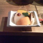 もつ蔵 - 御通しの小鉢