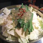 もつ蔵 - メインのモツ鍋です（白モツ、コラーゲン入り）♪