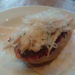 ドノスティア - イディアサバルチーズと鶏肉・ビーツのピンチョス300円