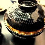 逢坂山 かねよ - きんし丼(上)大盛り　100円プラスで蓋が浮き上がる大盛り！