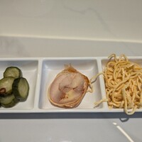 望水楼 - キュウリの和え物、鶏チャーシュー、干し豆腐の和え物