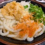 セルフうどん やま - 料理写真:・かけ(1.5倍) 350円、ちょっと汁を飲んで天かす投入、しょっぱかったんだよ