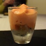 ラ メゾン ドゥ グラシアニ - ガスパチョの下にアオリイカとタピオカのタルタル