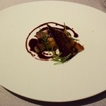 ラ メゾン ドゥ グラシアニ - フォアグラと明石産アナゴのポワレ　赤米のリゾットとポルト酒のレデュクション