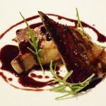 ラ メゾン ドゥ グラシアニ - フォアグラと明石産アナゴのポワレ　赤米のリゾットとポルト酒のレデュクション