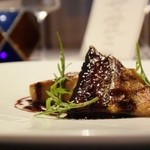 ラ メゾン ドゥ グラシアニ - フォアグラと明石産アナゴのポワレ　赤米のリゾットとポルト酒のレデュクション