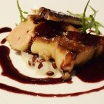 ラ メゾン ドゥ グラシアニ - フォアグラと明石産アナゴのポワレ　赤米のリゾットとポルト酒のレデュクション