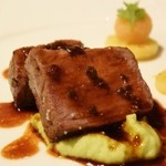 ラ メゾン ドゥ グラシアニ - 鹿児島中山黒牛フィレ肉のロティ　枝豆のピュレと実山椒の香るジュ