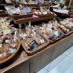 ピカソベーカリー - 料理写真:パンコーナー