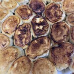 ホワイト餃子 - 焼いてみた。やっぱり油を多く使えないからパリもち感は店舗焼きには敵わない