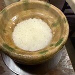 大國屋鰻兵衞 - 炊き立てのご飯が振舞われお米が立っている