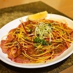 圭 - 2014.7 炙りロースのユッケ風（980円）