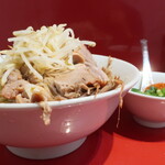 ラーメン二郎 - ラーメン半分＋青ネギショウガ半分炙