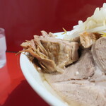 ラーメン二郎 - 豚の厚み