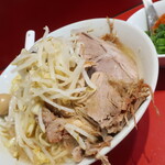 ラーメン二郎 - ラーメン半分＋青ネギショウガ半分炙