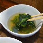 キッチン ブルー グローブ - 具沢山なほうれん草