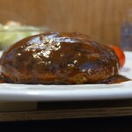 キッチン ブルー グローブ - 横から、ふっくらハンバーグ