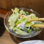 キッチン ブルー グローブ - サラダをいただき