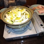 やっちろ - 最初に白菜と葱をクタクタになるまで煮込むのが好き