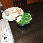 やっちろ - 春菊と豆腐はサッと