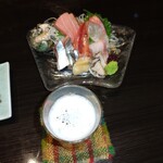 やっちろ - アワビ　アマエビ　しめ鯖　マグロの赤身と中トロ　キビナゴ　手前の白いのはノンアルコールビールを真上から撮ったらこんな感じに⁽⁠⁽⁠ଘ⁠(⁠ ⁠ˊ⁠ᵕ⁠ˋ⁠ ⁠)⁠ଓ⁠⁾⁠⁾