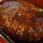 NOA - 照り焼きのハンバーグ。しっかり固めのハンバーグですね。