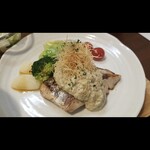 キッチン ブルー グローブ - 同年４月、イナダポワレ、柚子胡椒香る焼き茄子クリームソース