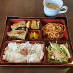 スイング エバンス - 料理写真:日替わりお弁当(鶏肉のハーブ焼)
