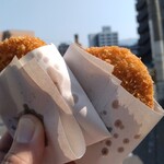 コロッケのせきや - 2個食べ！！　右コロッケ、左メンチカツ