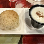 Bistro清水亭 - お通しの自家製パンとポテトのスープ