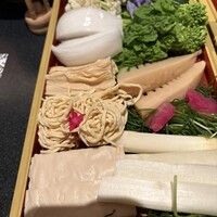 Shangri-La’s secret 表参道店 - 中国豆腐は3-5分煮ます。ホワイトアスパラも入ってました