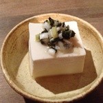 鉄塔文庫 - 上村豆腐（宮城県産ミヤギシロメ100%使用）紫蘇の実だれ（250円）