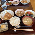さくら本店 - お味噌汁、揚げ玉かな？なんだろコクがあって最高でした