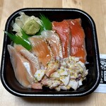 荒海 丼丸 - 料理写真:サーモンほっきサラダ丼