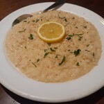 オステリア ピテカントロポ - グラナパダーノチーズとレモンのリゾット