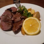 オステリア ピテカントロポ - ラムハツの炭火焼き