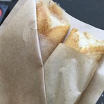 SURABI - 手を汚さずに食べられるようひとつひとつ紙で包んであるナイスな気遣い