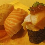 すし酒場 握わい - サーモン3貫（炙りは塩）