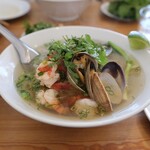 フォー ラスカル - エビ・アサリ・トマトのフォー