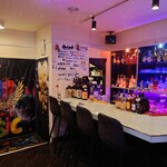 Bar&カラオケ Don'9 - 8人掛けカウンターです。