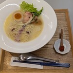 鶏塩麺リオン - 料理写真: