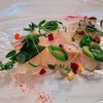 デ アドミラル - 長崎県産真鯛の軽い燻製とアサリのジュレ 春の味覚とともに