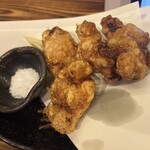 夜和鳥 - 朝引き若鶏唐揚げ（一つ食べています…）