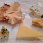 デ アドミラル - 季節のチーズのワゴンサービス