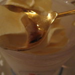 HOKKAIDO ミルク村 - ティーリキュールをかけて・・・