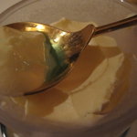 HOKKAIDO ミルク村 - ブループラムリキュールをかけて・・・