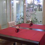 ワイン＆お野菜バル ベジバル - 白が基調の店内は開放感たっぷり♪