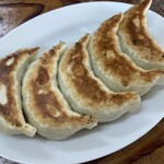 叶屋 - 餃子５個はでかいので３個でも良かったかも…