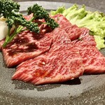 杏樹亭 岸根店 - 一皿目の「上ロースタレ（税抜￥1,780）」
